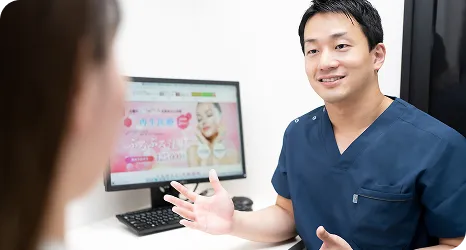 塩見院長の話しやすい人柄 - 患者様に寄り添うカウンセリングの様子